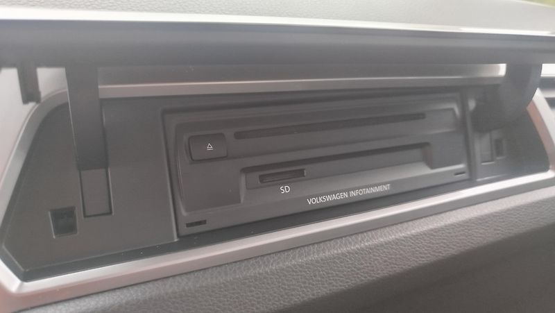 Volkswagen Touran (2016) 1.4 tsi  110 kw   7 míst - fotka 13 z 34