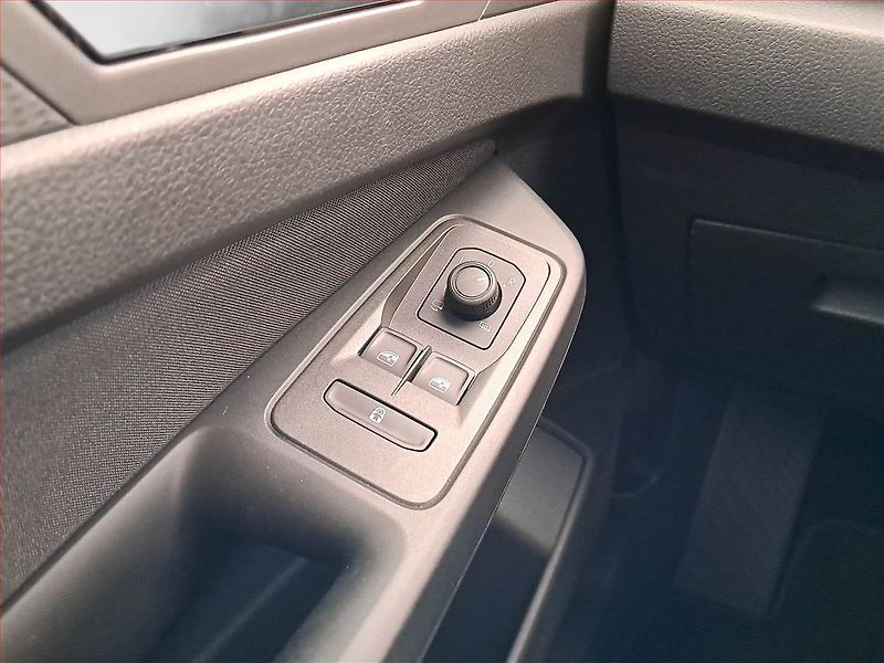 Ford Tourneo Connect (2023) 2.0 EcoBlue - fotka 16 z 21