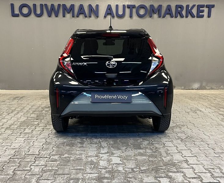 Toyota Aygo 1.0 STYLE TECH VISION - fotka 14 z 16