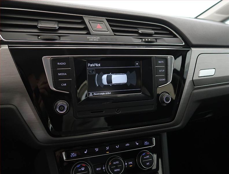 Volkswagen Touran (2016) Comfortline 2.0 TDI, Automat - fotka 18 z 21