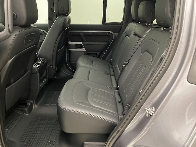Land Rover Defender 110 D250 HSE AWD AUT CZ - fotka 5 z 51