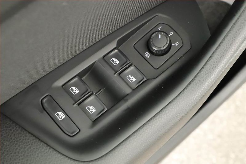 Volkswagen Passat (2019) 2.0 TDI, Automat, Navi - fotka 9 z 21