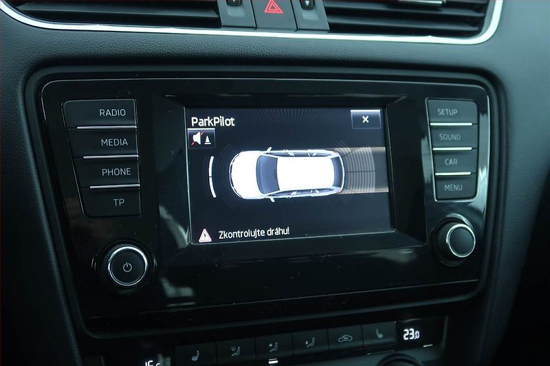 Škoda Octavia (2014) 2.0 TDI, 4X4, Xenony - fotka 13 z 21