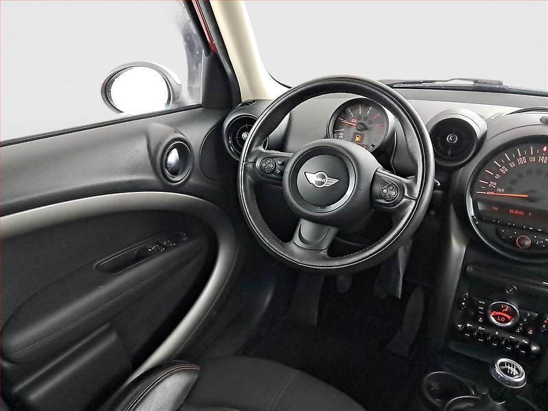 Mini Countryman (2016) Cooper D ALL4, 4X4 - fotka 7 z 17