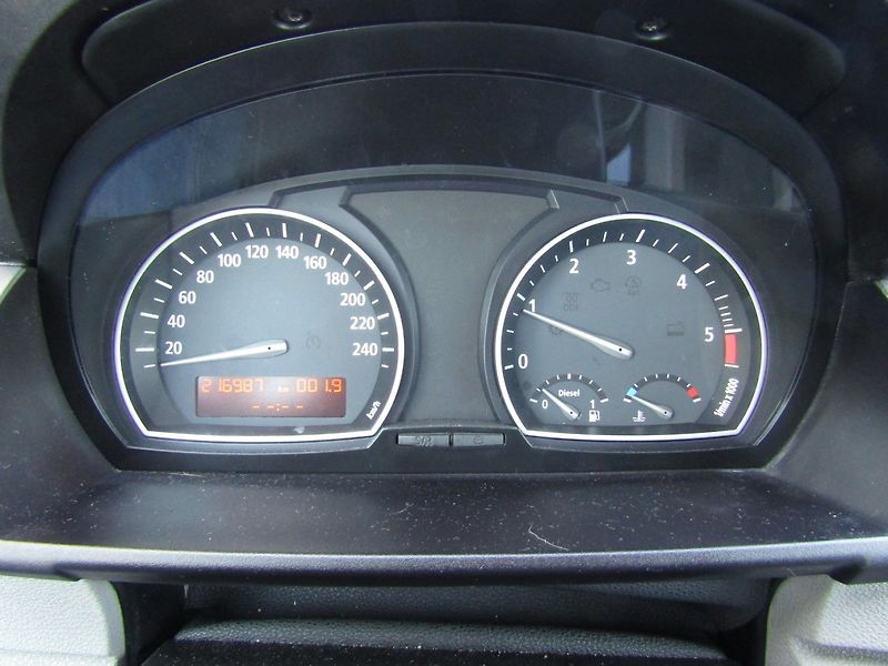 BMW X3 (2006) 2.0d 110kW 4x4 - fotka 29 z 41