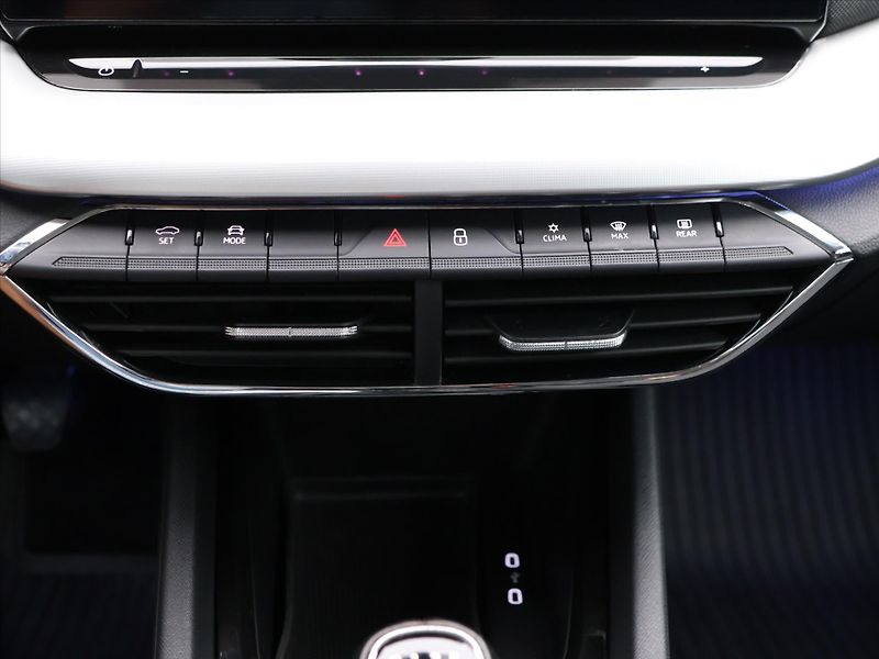 Škoda Octavia 1,5 TSI 110kW Style Aut.klima - fotka 22 z 31