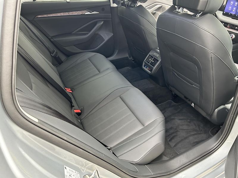 Škoda Superb 2.0 TDI L & K - fotka 26 z 30