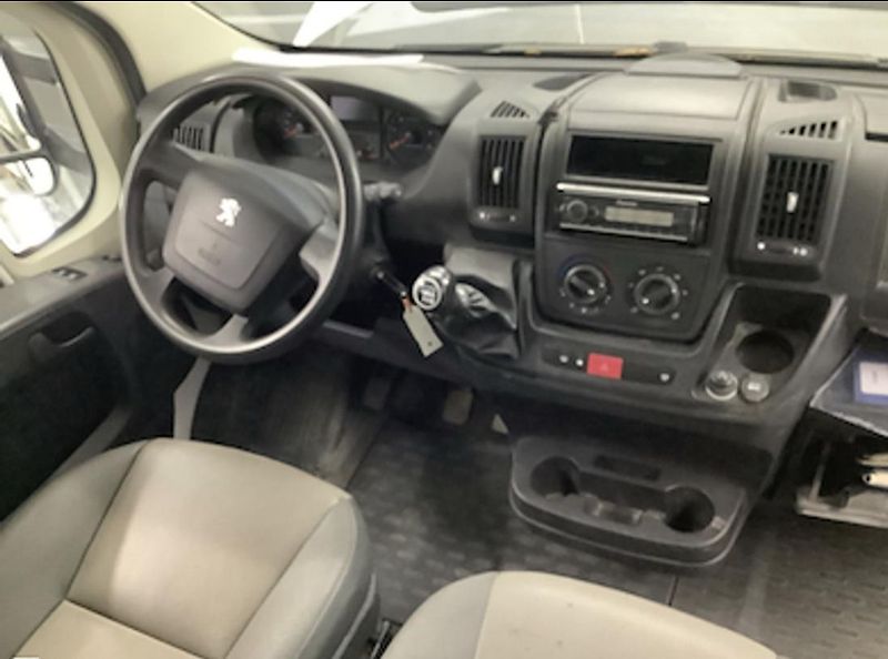 Peugeot Boxer (2020) 2.2HDi najeto pouze 26000 km ! - fotka 8 z 17