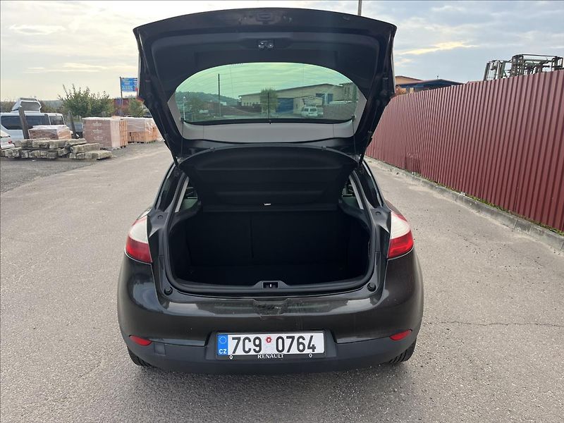 Renault Mégane 1,6 i KLIMA ALU 2x KOLA - fotka 32 z 36