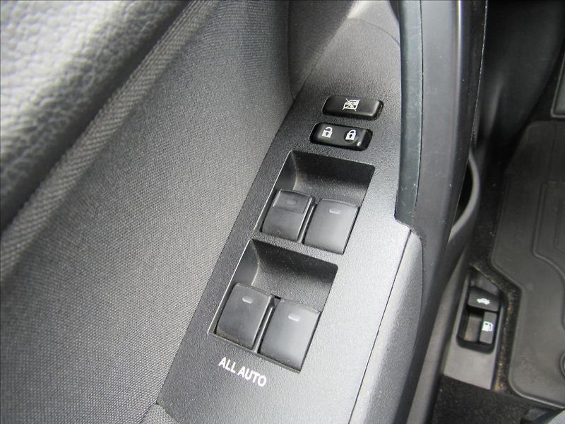 Toyota Corolla 1,6 VVT-i 97kW Sedan - fotka 24 z 30