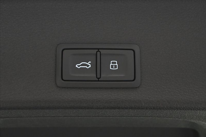 Audi A4 2,0 40TDI 150kW S-Tronic Záruk - fotka 28 z 32