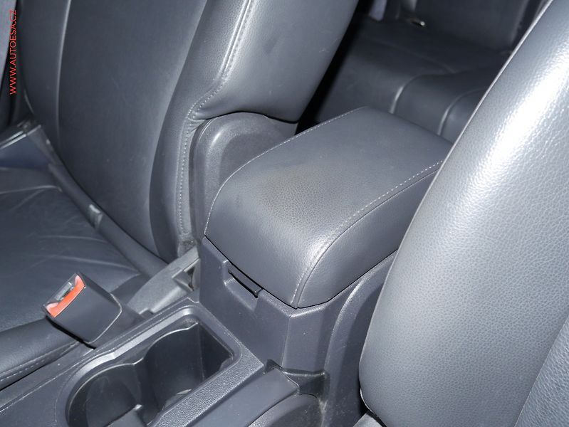 Dodge Journey (2010) 2.0 CRDI, Navi, kůže - fotka 19 z 21