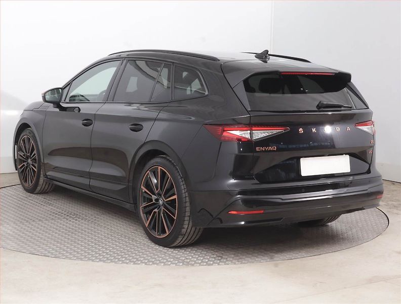 Škoda Enyaq (2021) Founders Edition iV 80 (82 kWh - fotka 4 z 17