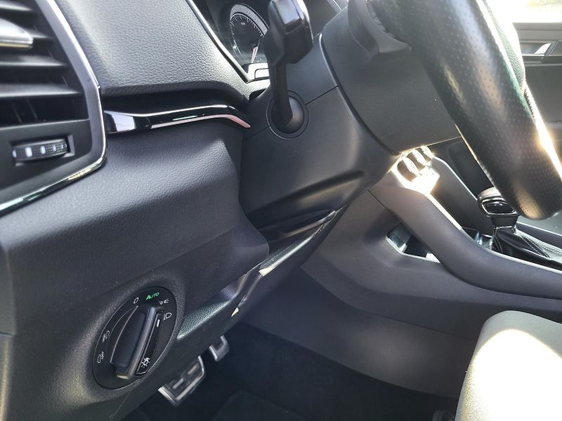 Škoda Karoq 2.0 TDi DSG 4x4 SPORTLINE - fotka 28 z 47