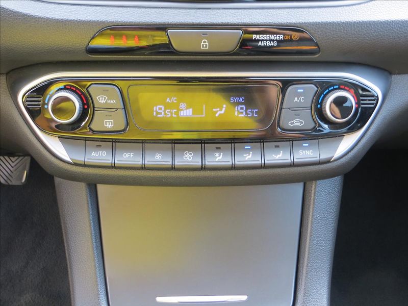 Hyundai i30 1,5 T-GDI M-Hev Style kombi - fotka 18 z 30