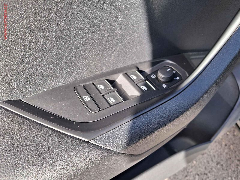 Škoda Karoq (2019) 1.5 TSi, Style, TZ, navi, LED - fotka 13 z 17