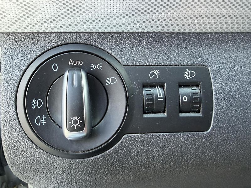 Volkswagen Touran 1,6 TDi/77kW - Webasto,TZ,... - fotka 20 z 60
