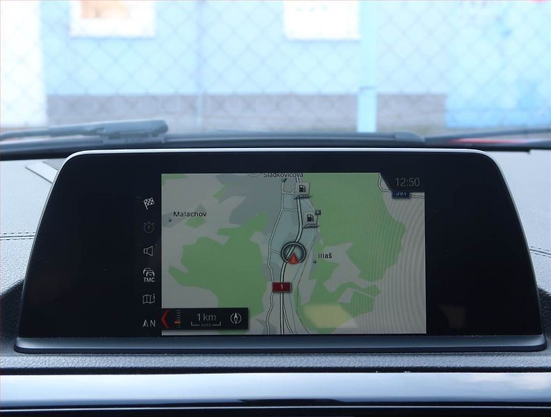 BMW Řada 1 (2017) Sport Line 118i, Automat - fotka 18 z 19
