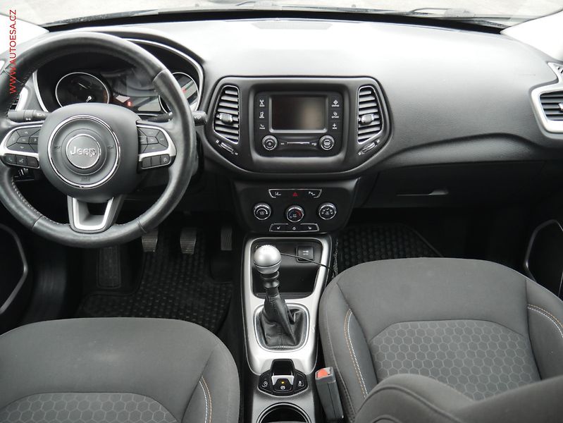 Jeep Compass (2018) 1.6 M-Jet, ČR, Longitude - fotka 8 z 21