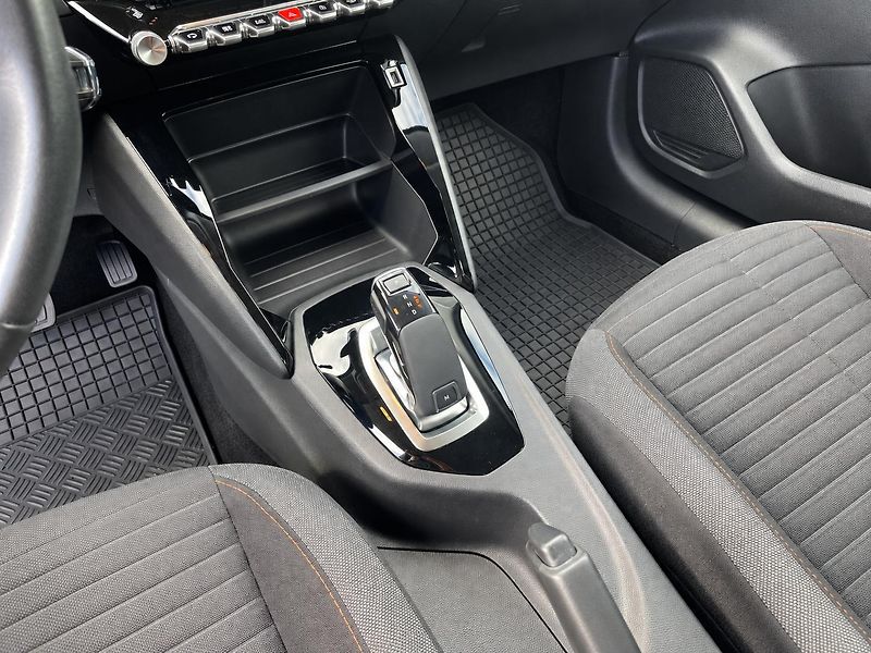 Peugeot 208 ACTIVE 1.2 PureTech 74 kW  - fotka 19 z 22