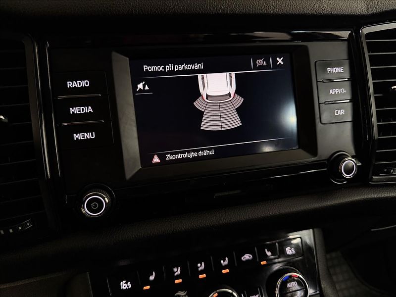 Škoda Kodiaq 1.5TSI 110kW MAN. TAŽNÉ 2XKOLA - fotka 25 z 37