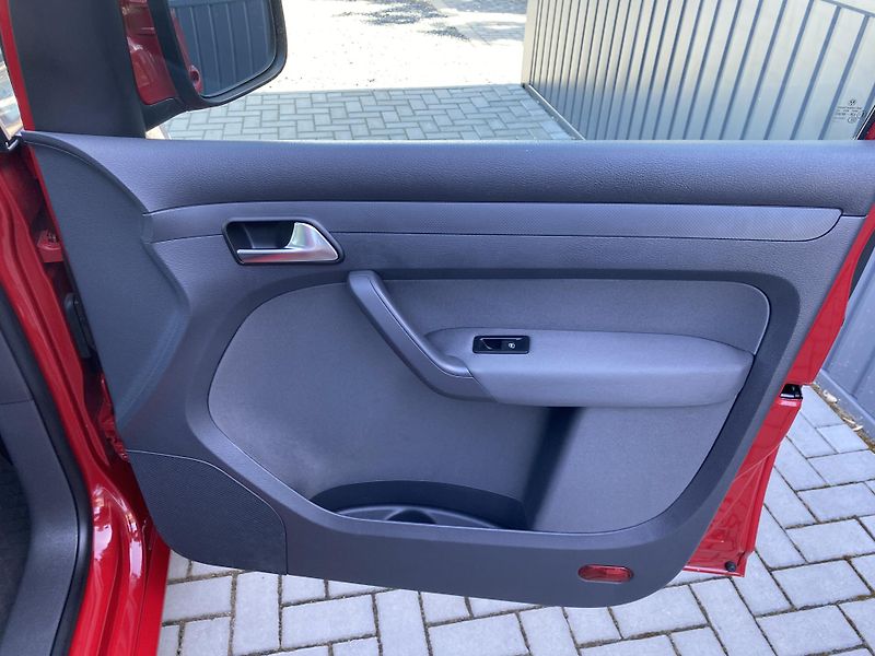 Volkswagen Caddy 2.0 TDI 103kW-1xMAJ.-DSG-KLIMA - fotka 32 z 35