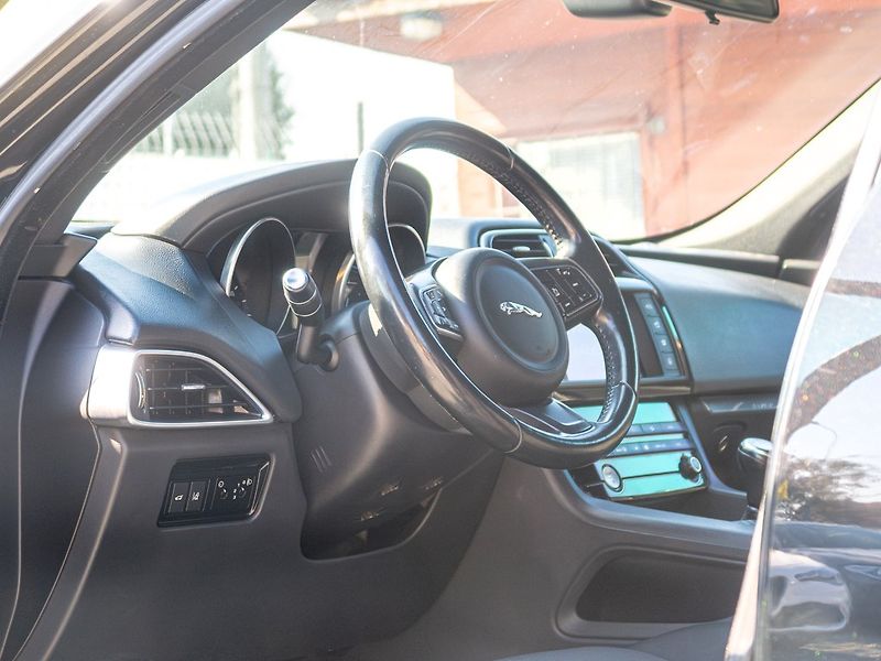 Jaguar F-Pace (2016) 2.0D 132KW – NAVIGACE - fotka 11 z 46