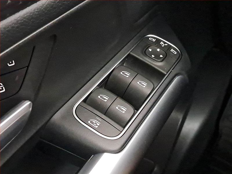 Mercedes-Benz GLA (2025) 200 - fotka 19 z 23