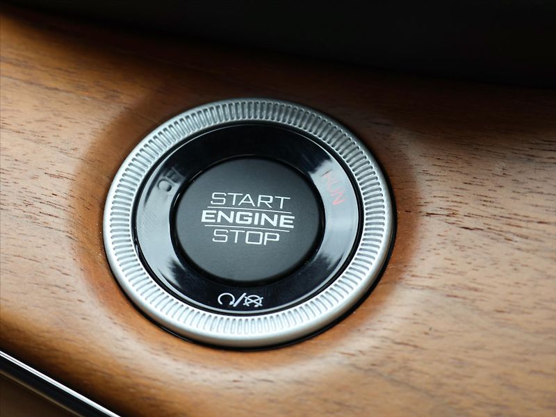 Jeep Grand Cherokee 2,0 4xe Summit Plug-In CZ DPH - fotka 28 z 90