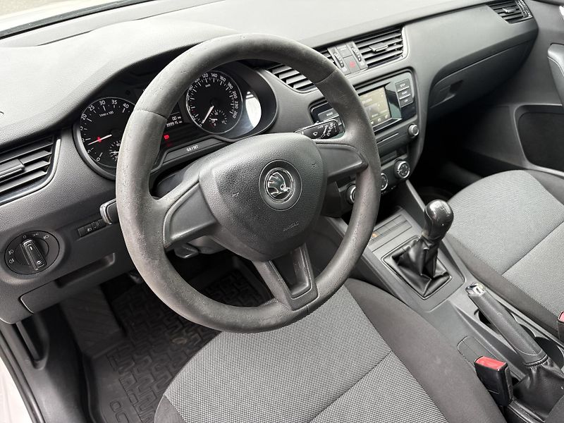 Škoda Octavia Combi 1.6 TDI ACTIVE Plus  81 - fotka 15 z 25