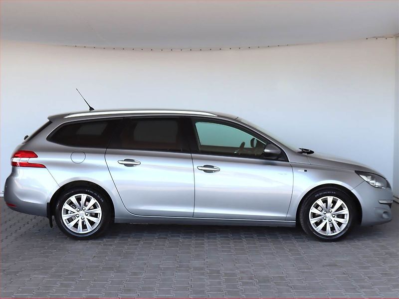 Peugeot 308 (2016) 1.6 BlueHDi, Serv.kniha - fotka 6 z 17