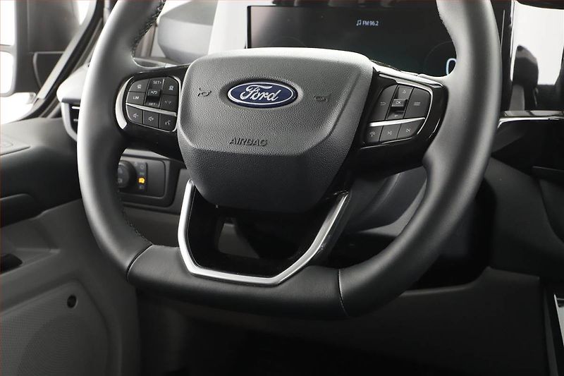 Ford Tourneo Custom (2025) 2.0 EcoBlue - fotka 18 z 21