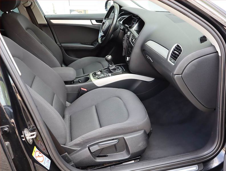 Audi A4 (2012) 2.0 TDI, Navi, Tempomat - fotka 9 z 16
