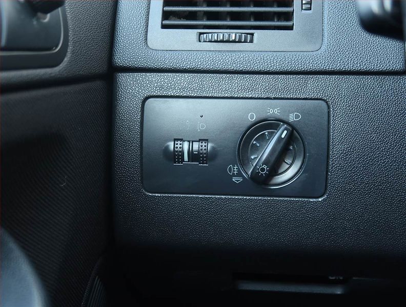 Škoda Fabia (2003) 1.9 TDI, po STK, Tažné, Klima - fotka 15 z 16