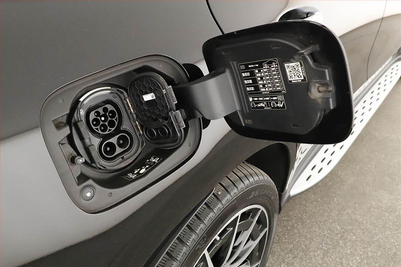 Mercedes-Benz EQC (2020) 400 4MATIC, SoH 95% - fotka 20 z 21