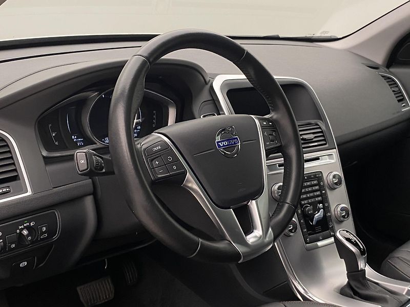Volvo XC60 D4 AWD SUMMUM AUT  - fotka 18 z 42