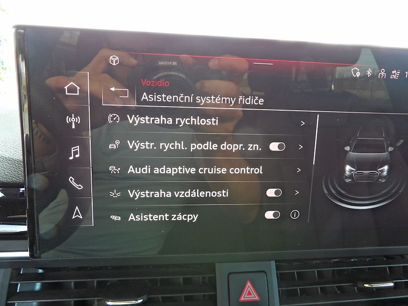 Audi A4 40TFSI quattro Competition+ ČR - fotka 9 z 24