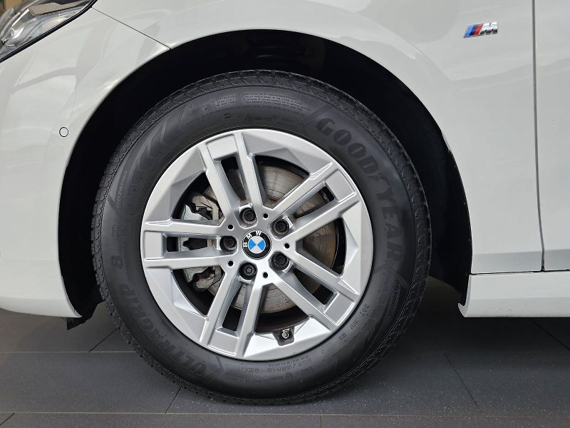BMW Řada 2 220d Active Tourer - fotka 10 z 36