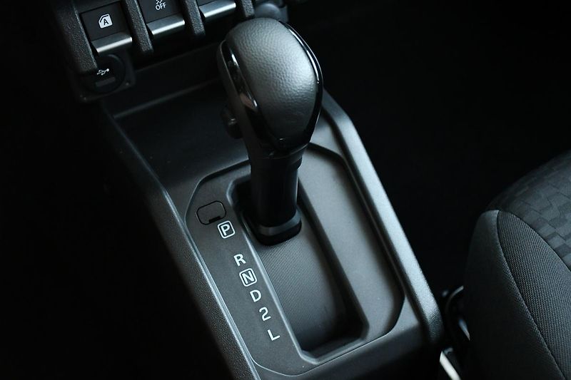 Suzuki Jimny 1,5 GLX AUTOMAT, 4X4 LONG - fotka 31 z 39