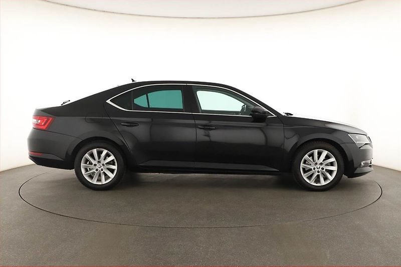 Škoda Superb (2018) 1.6 TDI, Automat, Kůže, Navi - fotka 6 z 20