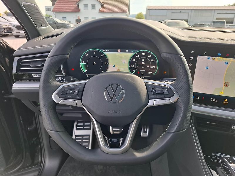 Volkswagen Touareg TDI 210kW R-Line Pano NezT HuD - fotka 14 z 22