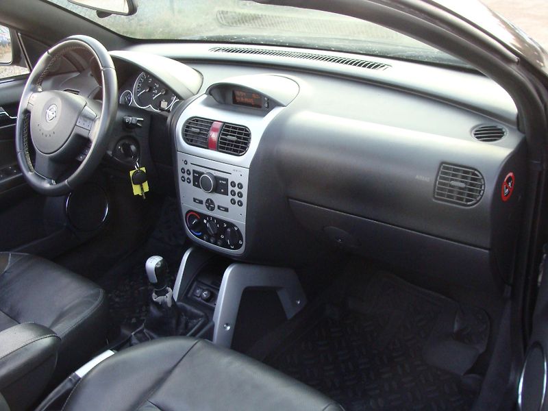 Opel Tigra 1.8i, 96000 km, 1. majitelka - fotka 17 z 31