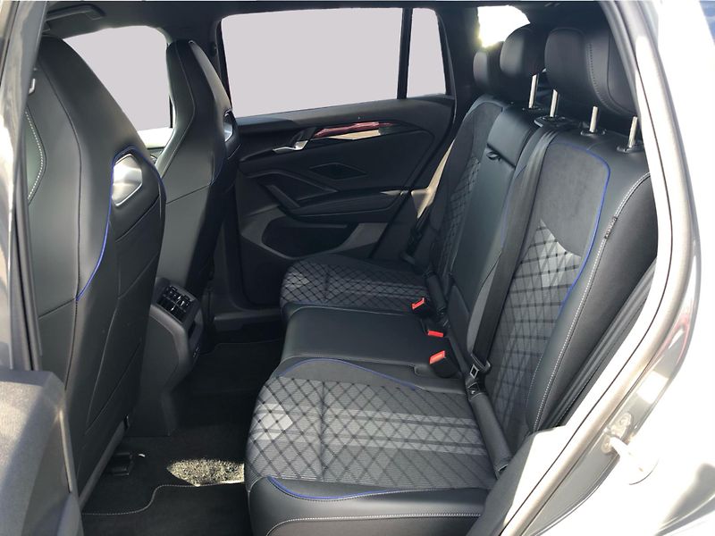 Volkswagen Tiguan R-Line People 1,5 eTSI 110kW m - fotka 12 z 30