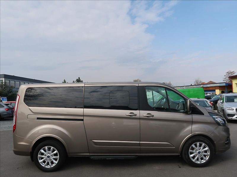 Ford Tourneo Custom 2,0 EcoBlue,96kW,8míst,automat - fotka 5 z 29