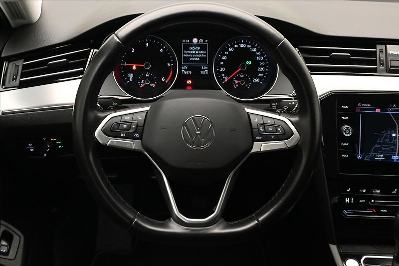 Volkswagen Passat 2,0 TDI 110 kW DSG ELEGANCE Zá - fotka 18 z 32