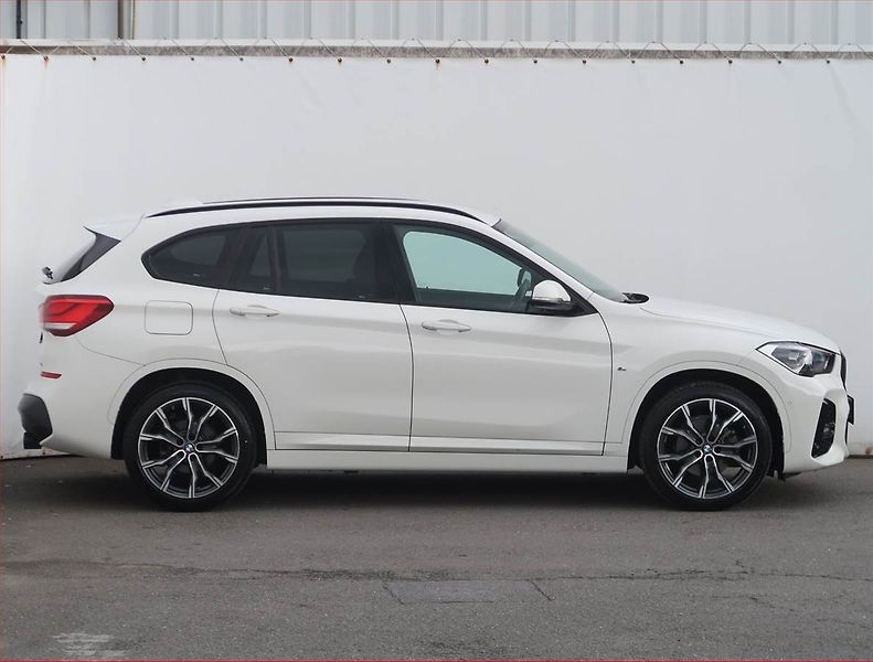 BMW X1 (2022) M Sport xDrive18d, M-Paket - fotka 6 z 27