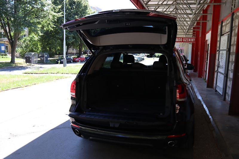 BMW X5 XDRIVE 30D F15 190kW - fotka 40 z 50