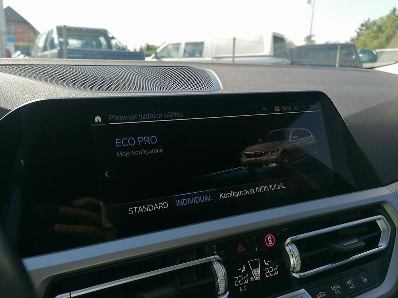 BMW Řada 3 (2022) 2.0 318D A/T Kůže - fotka 18 z 34
