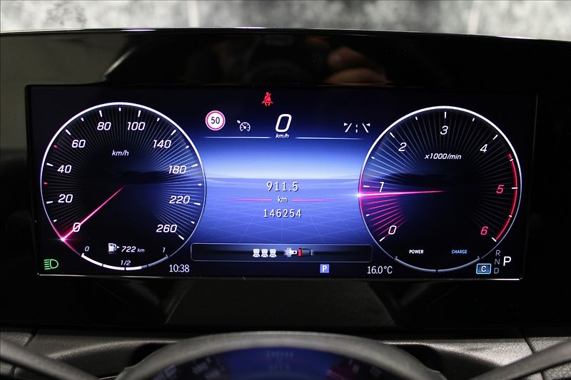 Mercedes-Benz Třídy C 2,0 200d 9G Avantgarde - fotka 23 z 34
