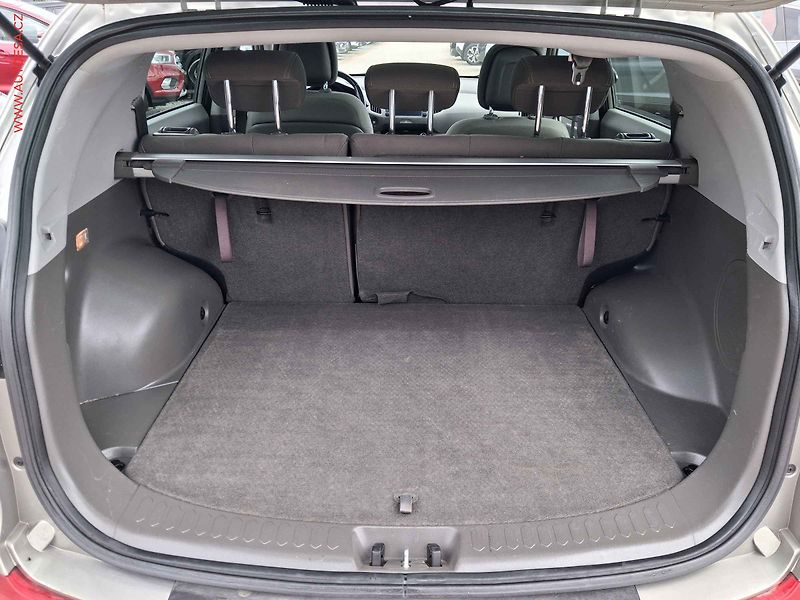 Kia Sportage (2013) 1.6 GDi, Active, navi - fotka 7 z 17